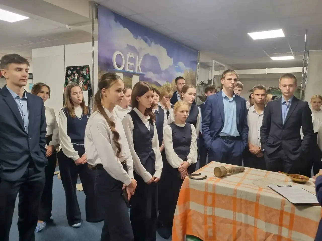 В Музее истории села Оек прошла увлекательная беседа для учащихся 10‑го класса Оекской ...