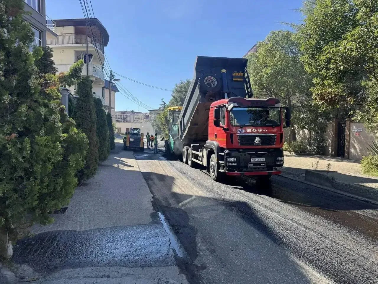 Автомобилистам на заметку: на улице Тормахова полным ходом обновляют дорогу 🚧