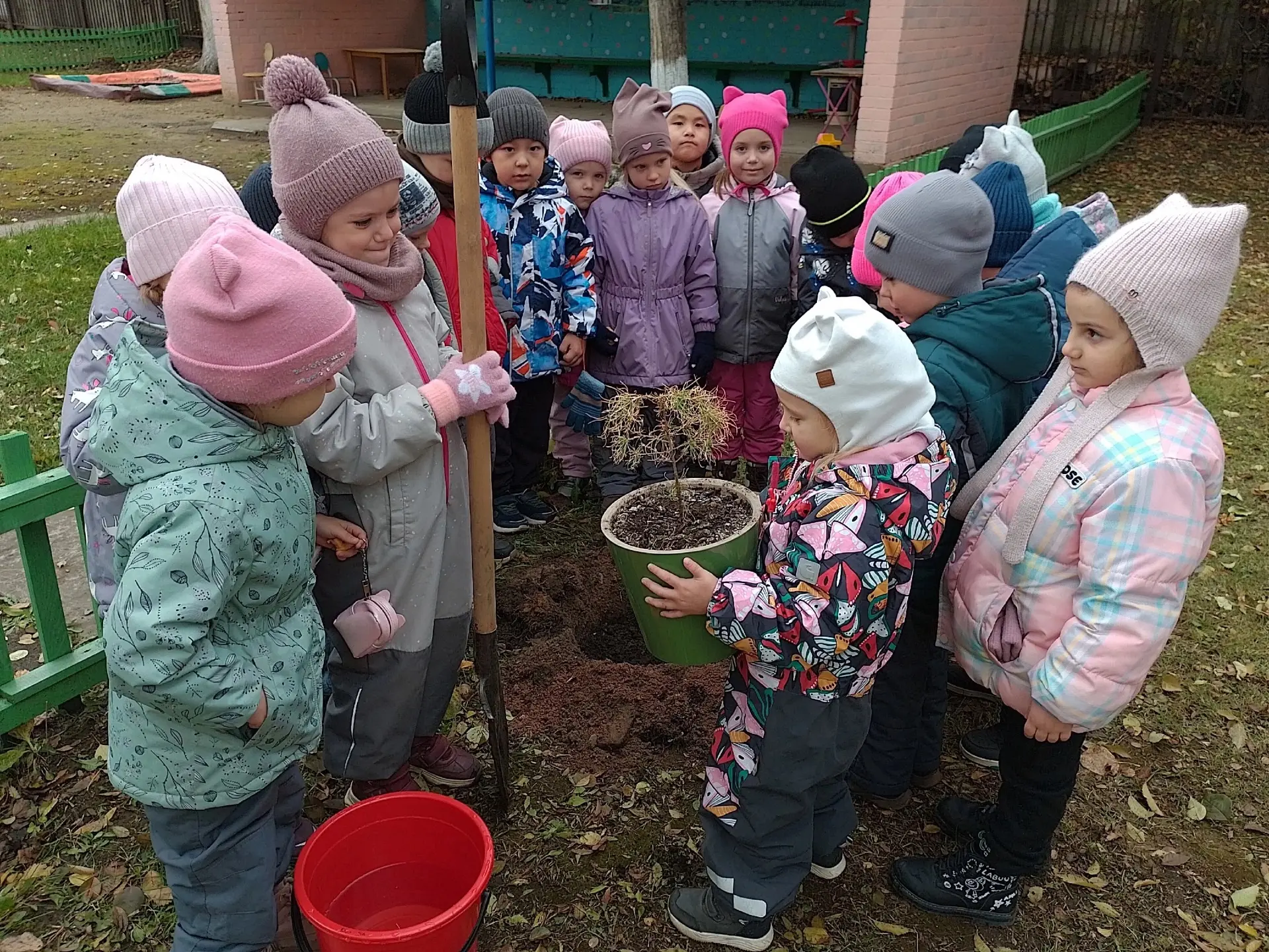 🌿🌱 Вчера  у ребят группы «Бабочка» был особенный день на прогулке!