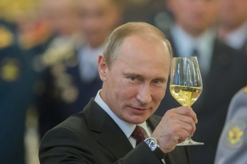 🇷🇺 Путин: «Кто не рискует, тот не обращается в Абрау-Дюрсо». Короткая, но ёмкая цитат...