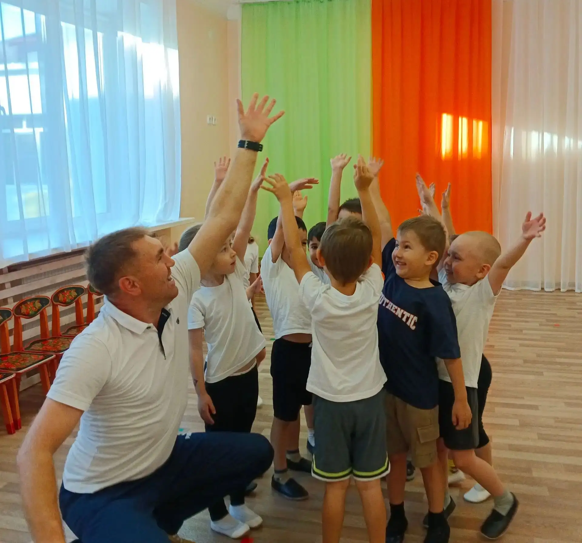 Папа может! В «Золотом петушке» прошёл тёплый мастер-класс ко Дню отца