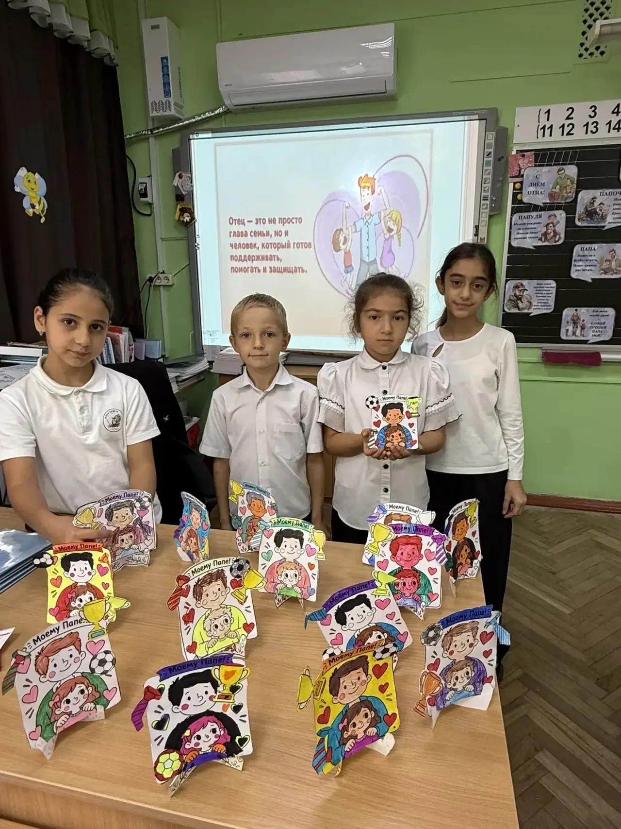 🥹Начальная школа тоже готова к празднованию Дня отца 👨‍👧‍👦
