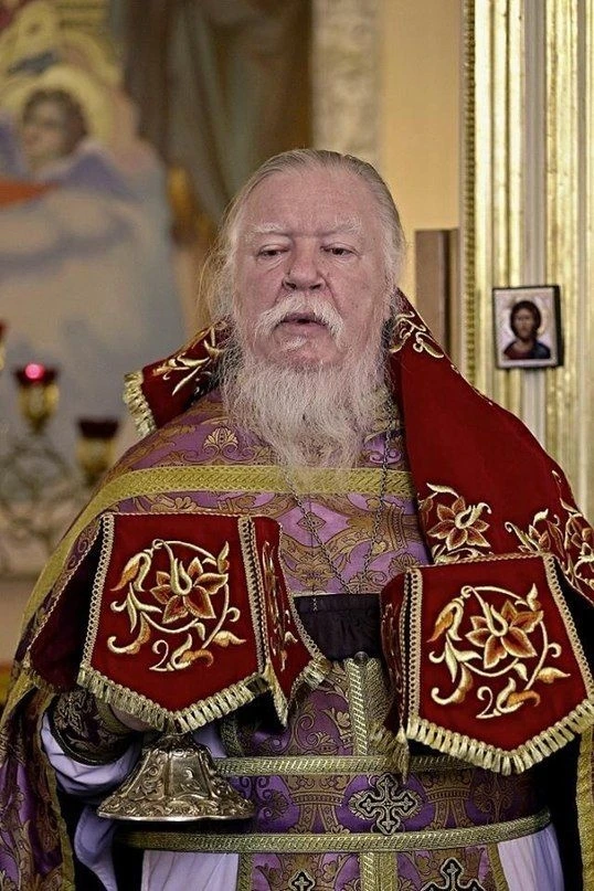 Сейчас человек сам себя добровольно отлучает от Чаши Христовой – просто не ходит в церк...