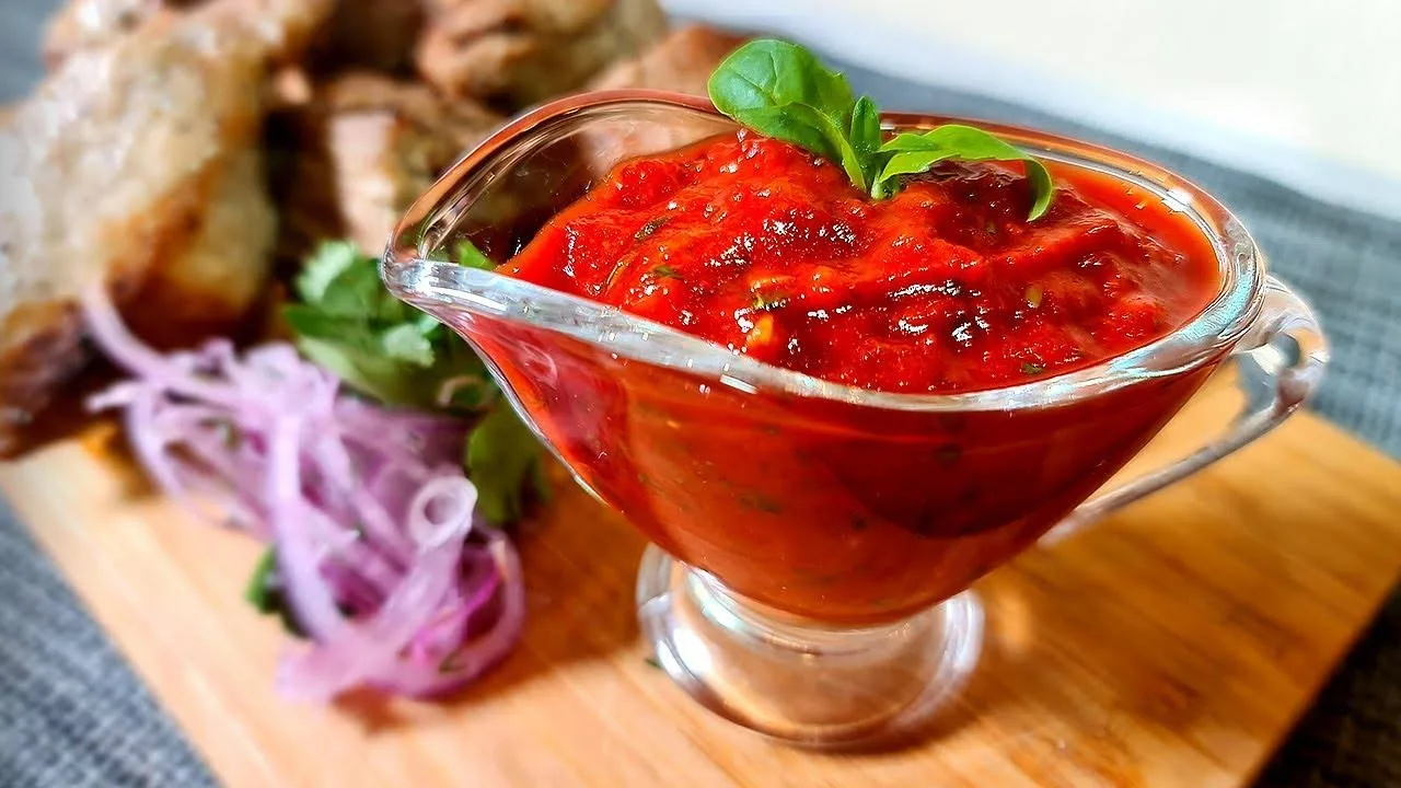 Томатный соус для шашлыка с чесноком и базиликом