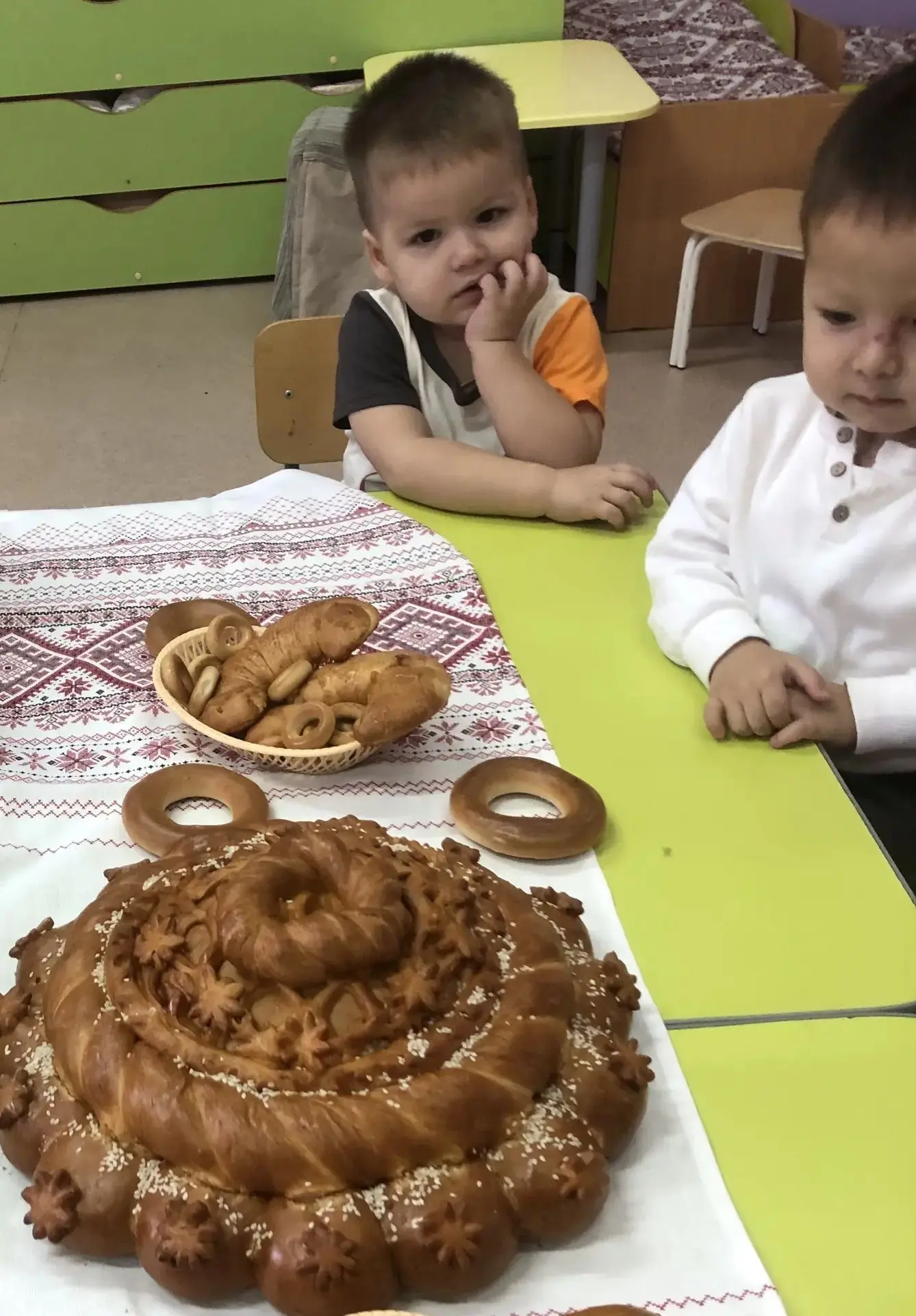 В первой младшей группе детского сада проведено занятие направленное на то,чтобы игрово...