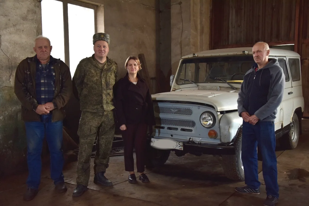 Бойцам на СВО передали уже шестой автомобиль из Чагодощенского округа