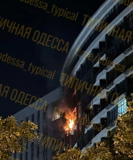 Фото прилёта/сбития в ЖК в Аркадии