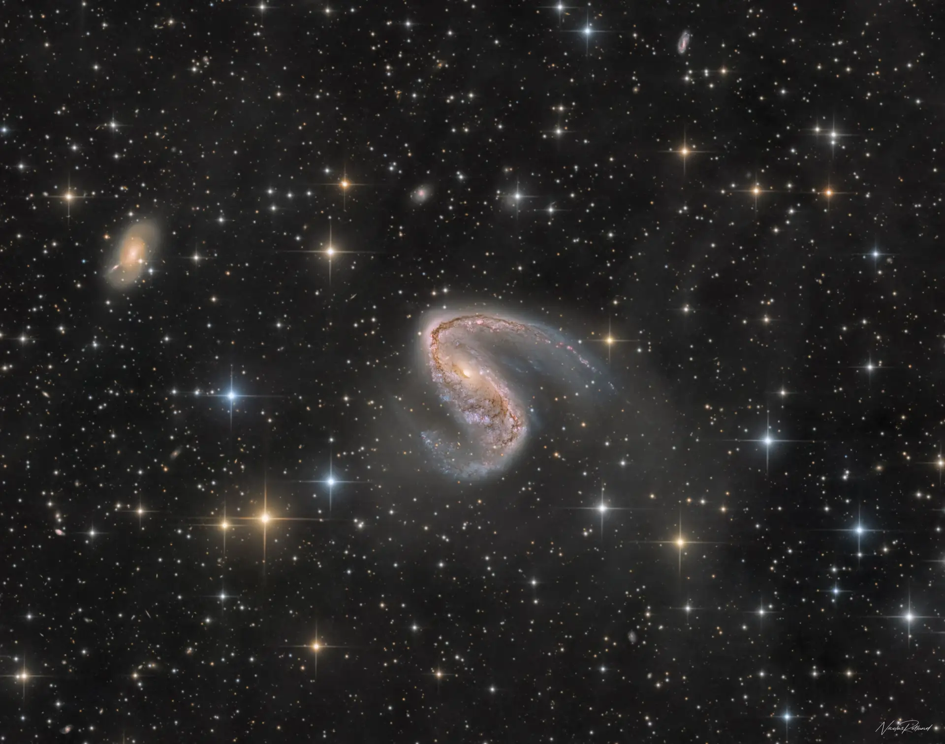NGC 2442: галактика в созвездии Летучей Рыбы [Космокадр 01.04.2023]