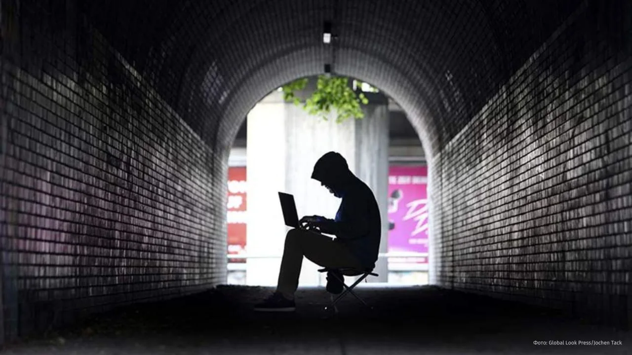 Данные 80% французов оказались в даркнете после хакерских атак, сообщает телеканал BFMTV.