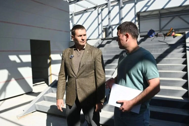 🏊Демешин проверил строительство бассейна у арены «Ерофей»