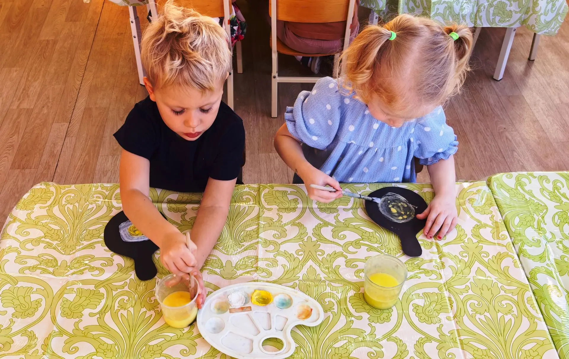 В средней группе № 3 было по-настоящему «вкусное» занятие по рисованию!  Мы учились изо...