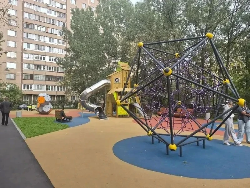 🌳 Обновили двор домов по улице Суздальская