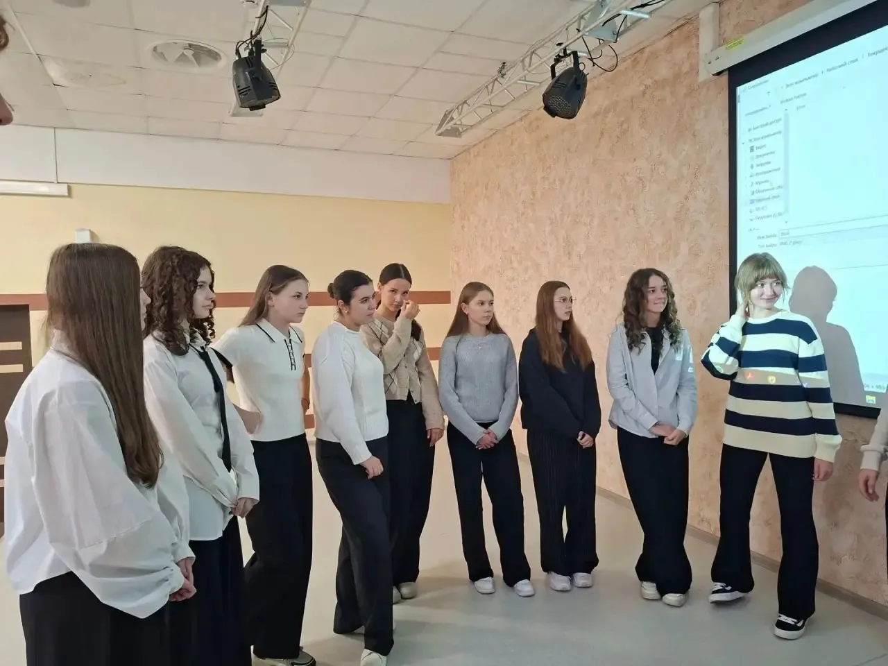 🎉 Первое собрание ученического совета: старт новых идей и ярких проектов! 🎉