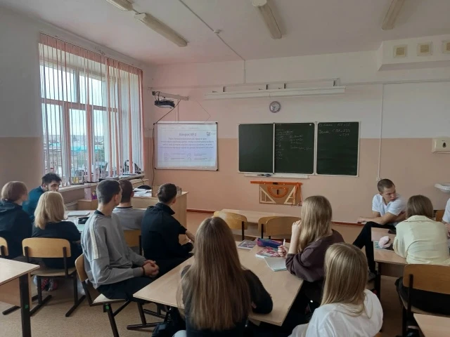 13 октября в нашей школе в рамках Краевого семейного финансового фестиваля прошёл увлек...