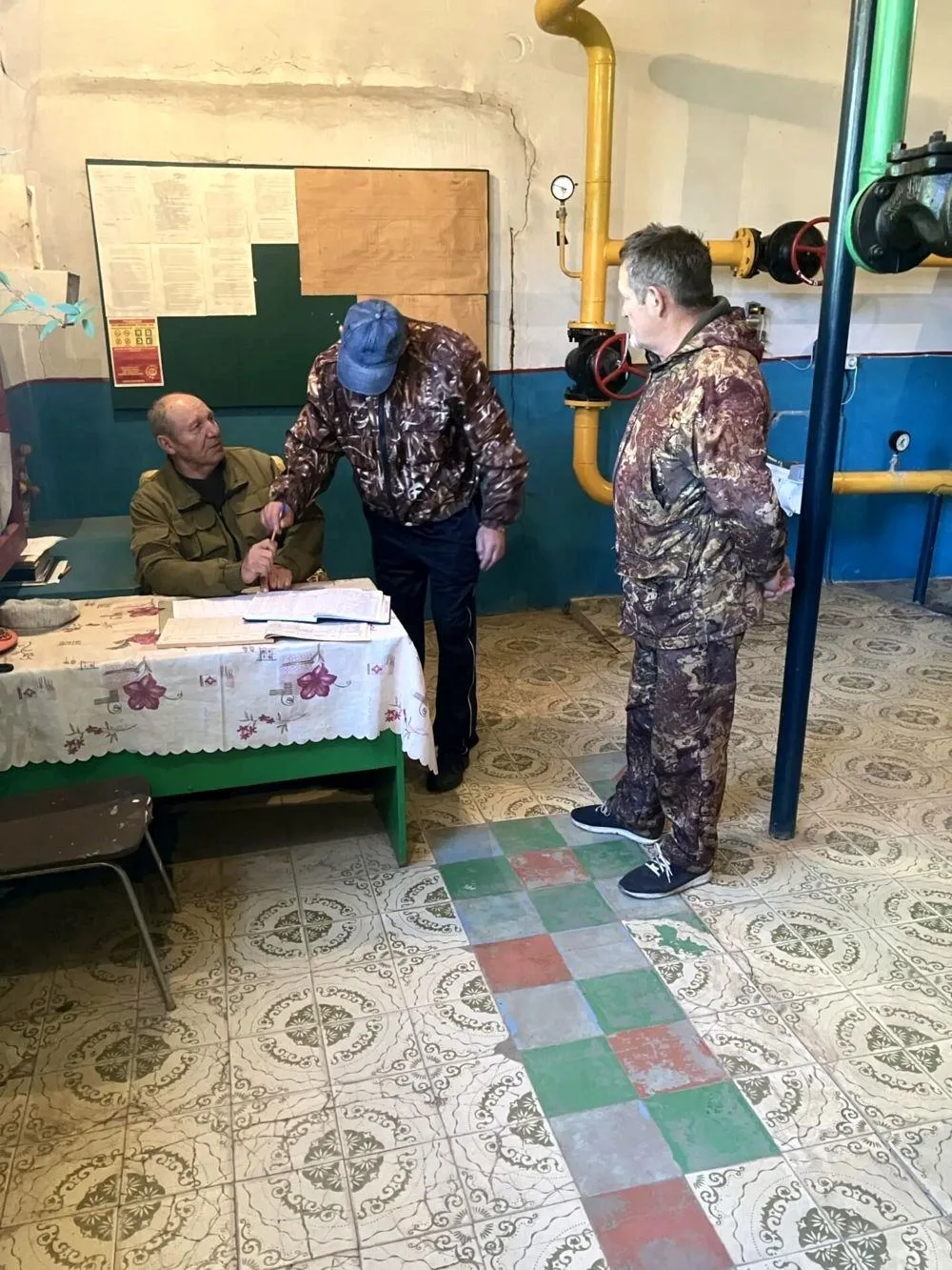 В Верхнем Любаже стартовал отопительный сезон на основании распоряжения администрации Ф...