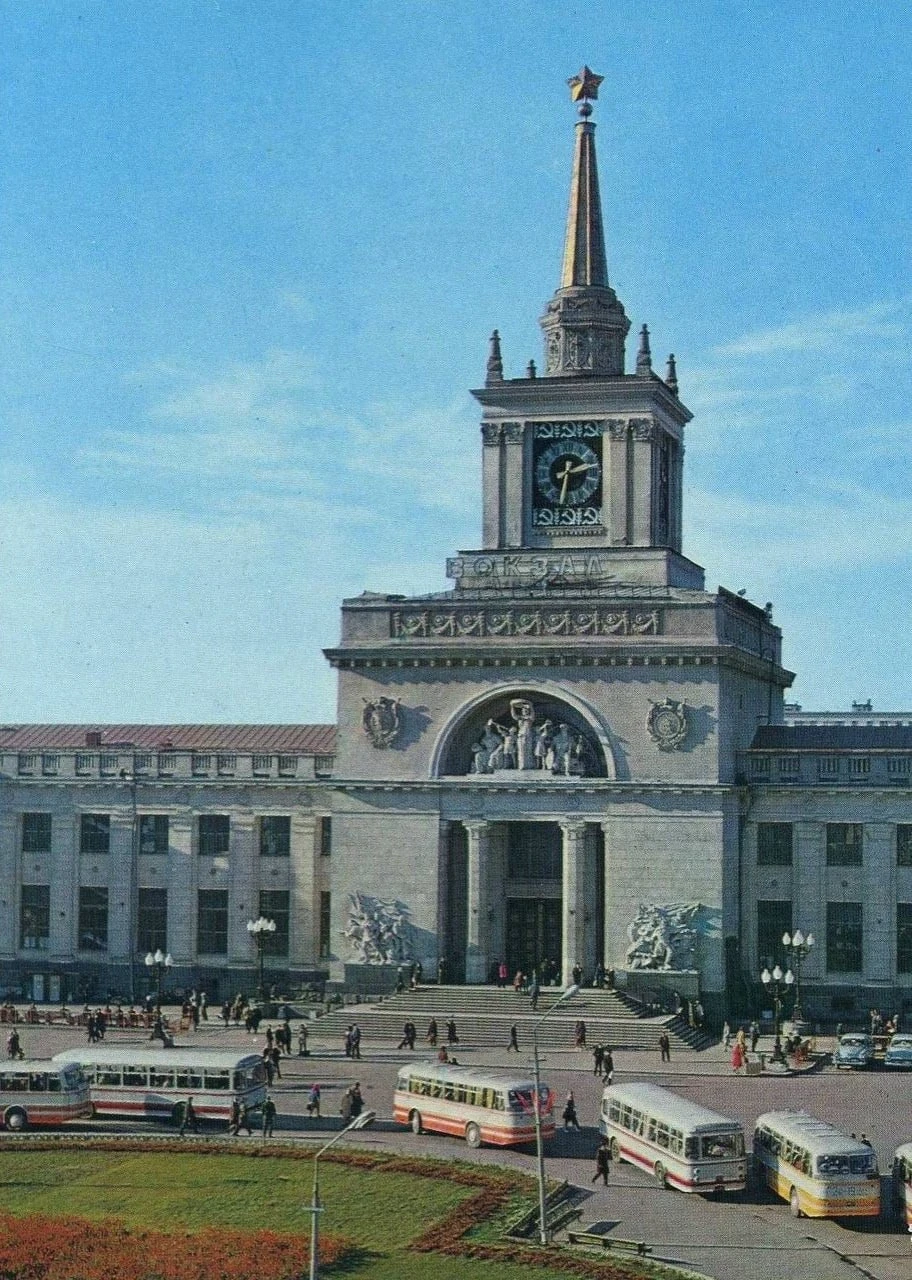 Железнодорожный вокзал, Волгоград, СССР, 1977 год.