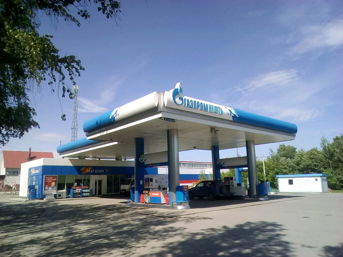 Ограничения на продажу бензина начали снимать в Новосибирской области.