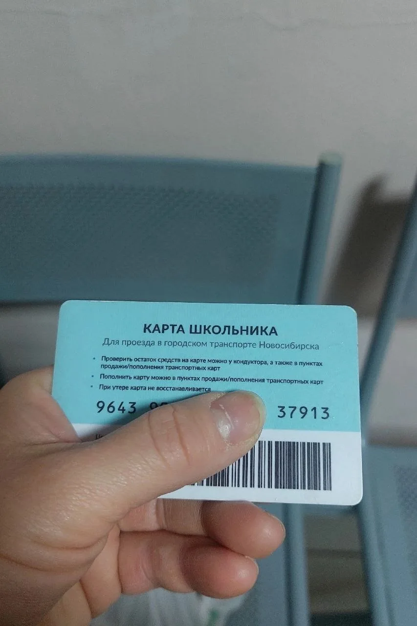 Здравствуйте! По дороге между бассейном  Лазурный и спорткомплексом Молодёжный нашла ка...