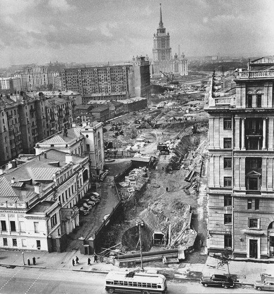 В Москве прорубают проспект Калинина, ныне Новый Арбат. СССР. 1963 год.