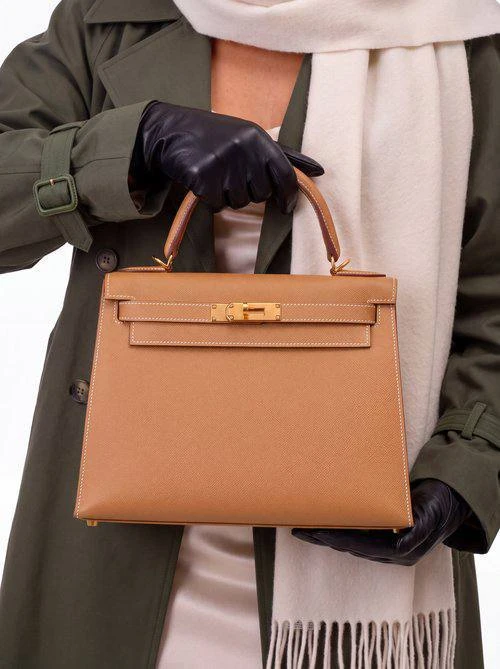 Hermès Kelly 28 — центр притяжения эстетичного и выразительного образа 🧡