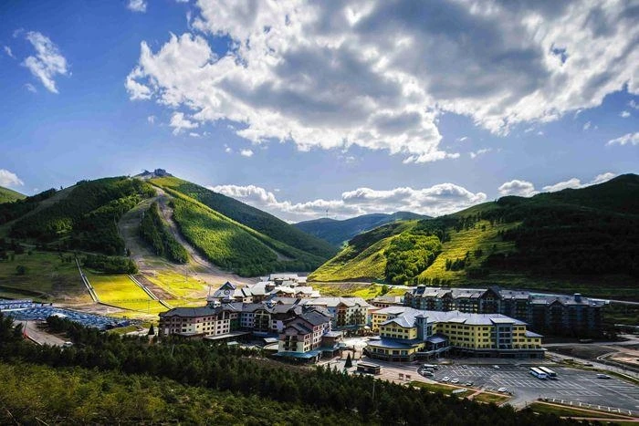 ⛰️ Из Пекина на выходные: горы, багги и европейский шарм в Тайу