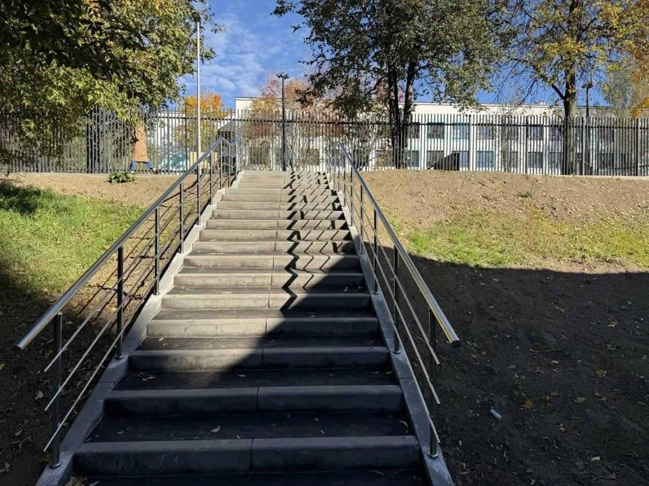 Завершился ремонт дворовых территорий на Варшавском шоссе, 128к1 и к2.
