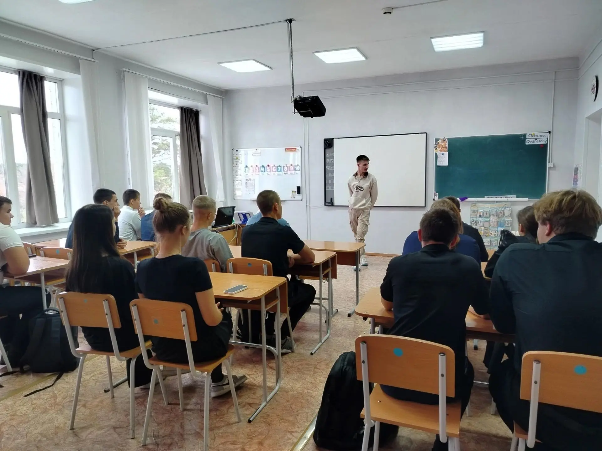 💥 Урок от выпускника: в Тинской школе прошёл мастер-класс по профориентации