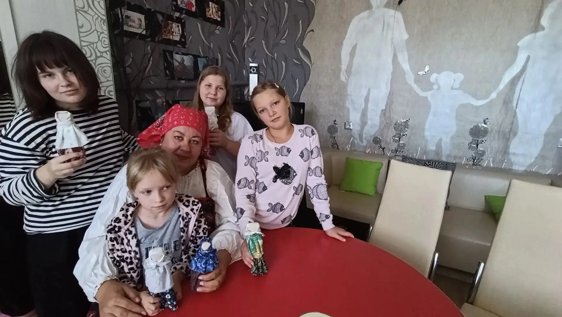 Воспитанники Щигровского центра «Импульс», вдохновленные посещением традиционного музея...