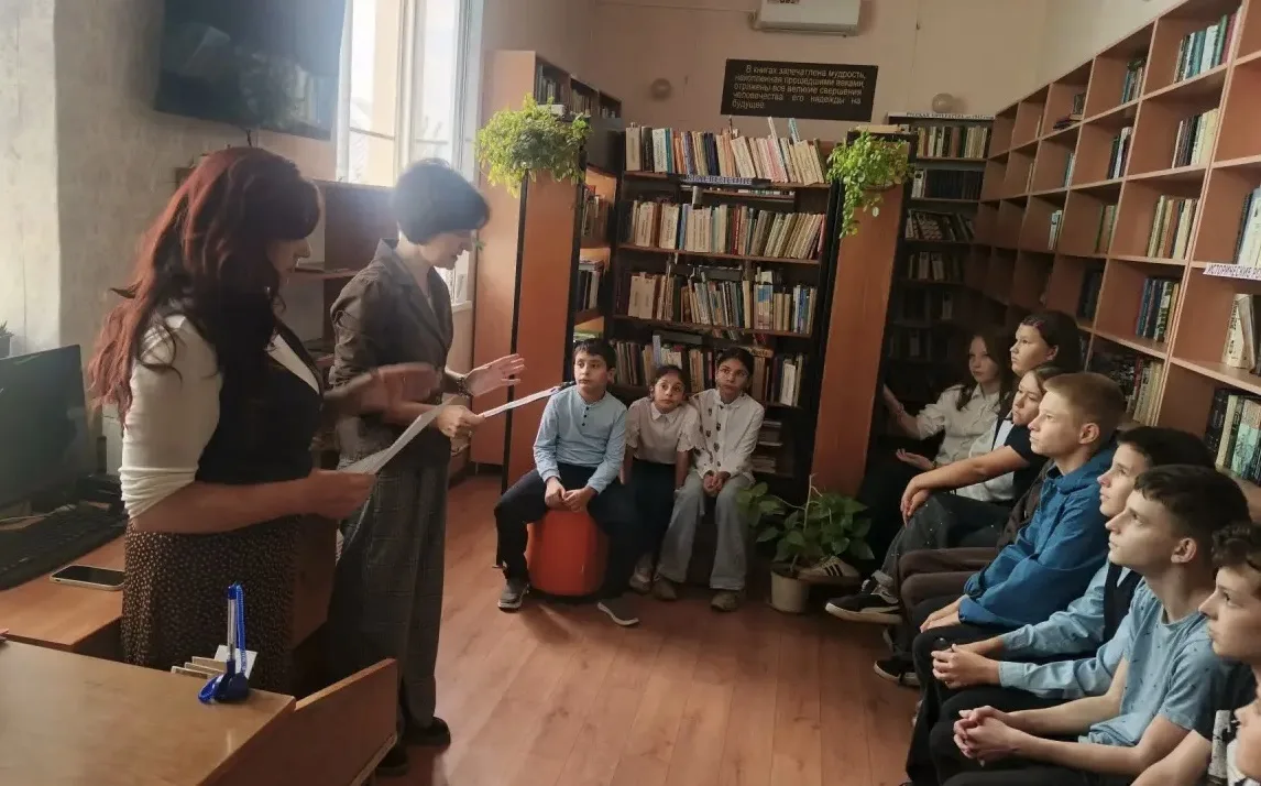 В Сафьяновской библиотеке совместно с СДК х. Хапры был проведен Час истории «Живая памя...