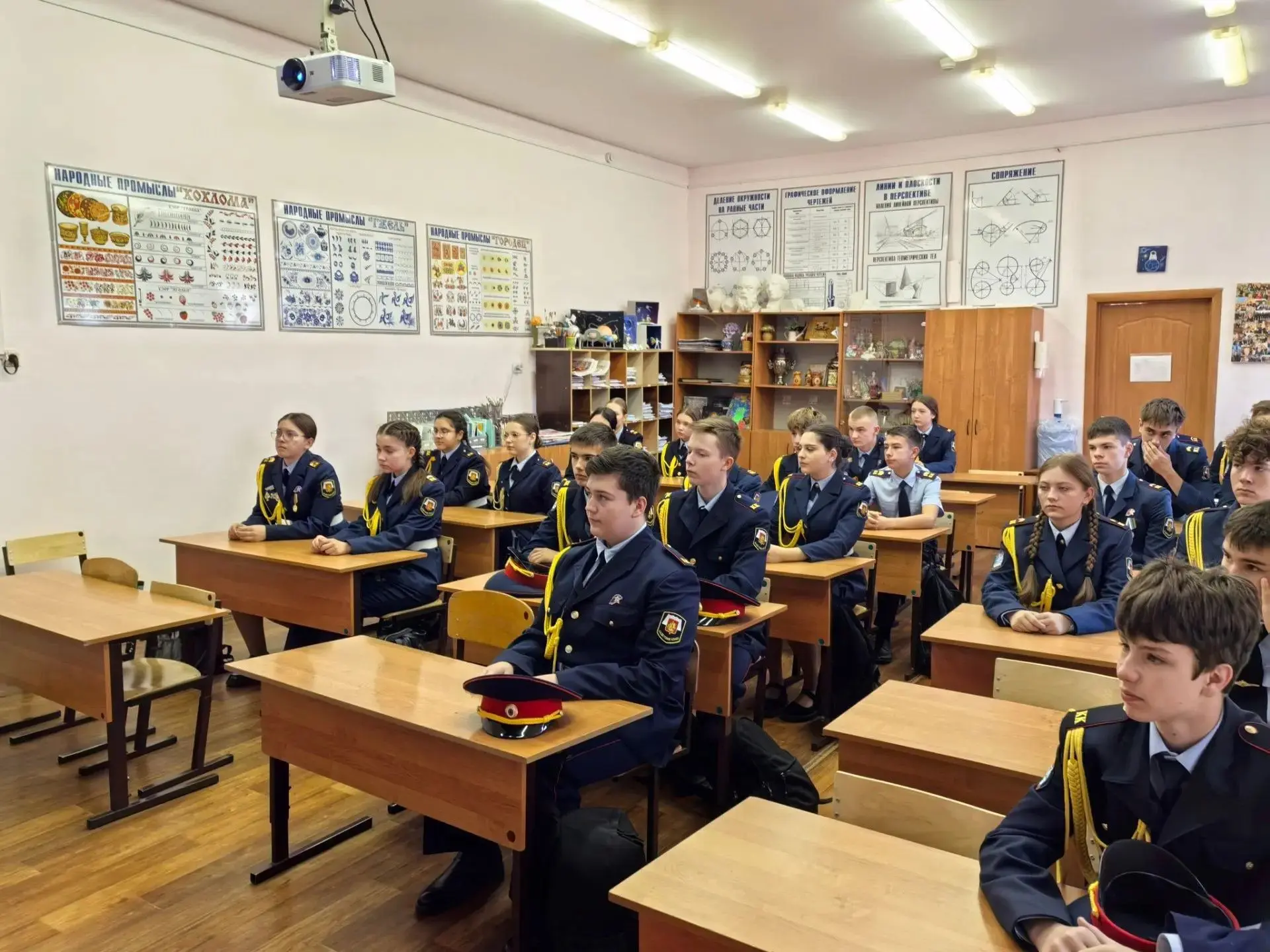 Правовой диалог: старшеклассники школы № 38 встретились с экспертом аппарата Уполномоче...