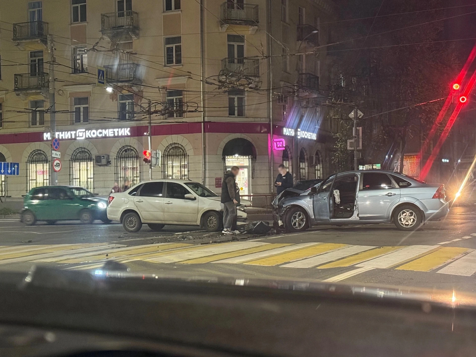 Лобовое ДТП на площади Дерунова