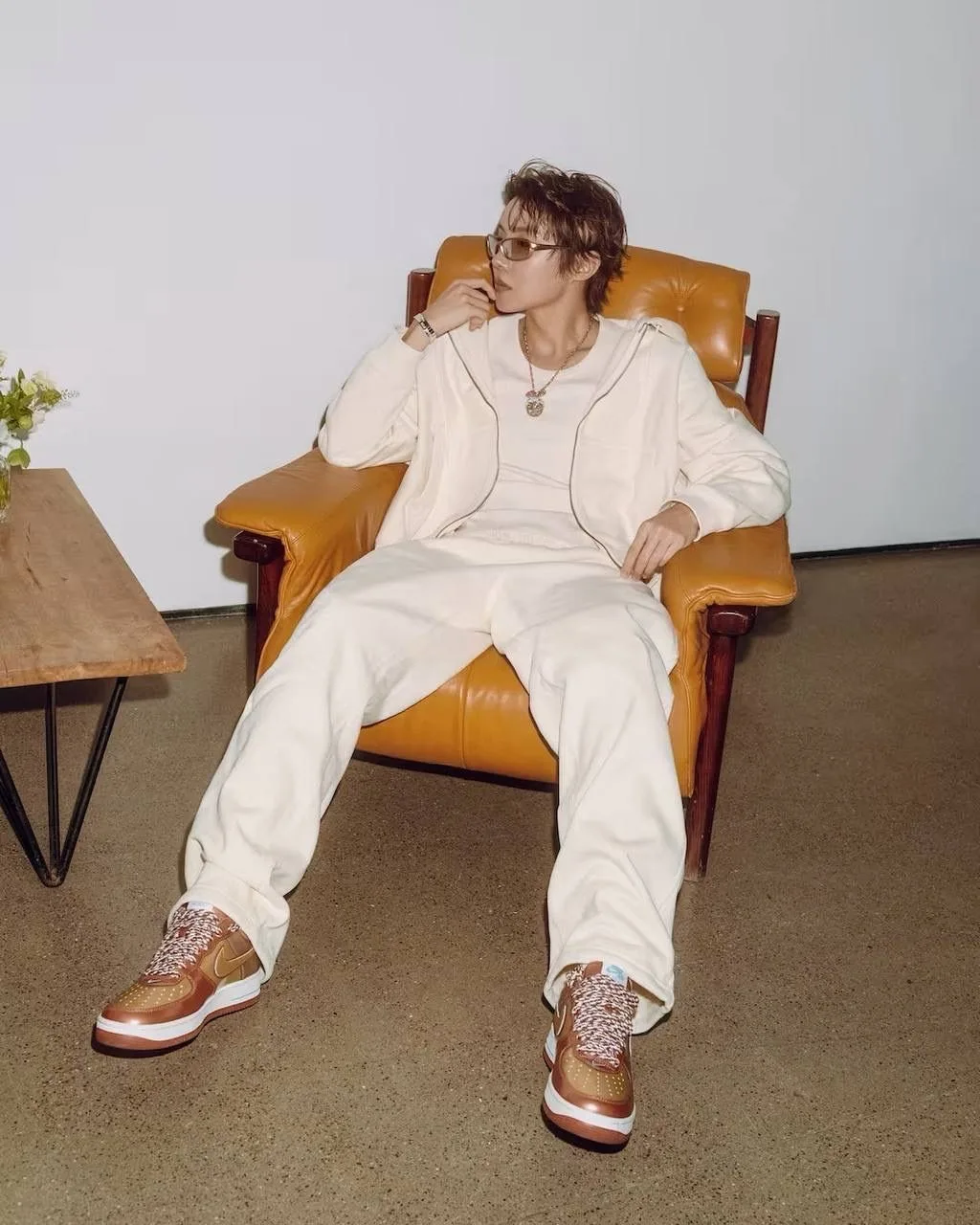 Фотографии Хоби в рамках сотрудничества Nike, Nigo и J-Hope.