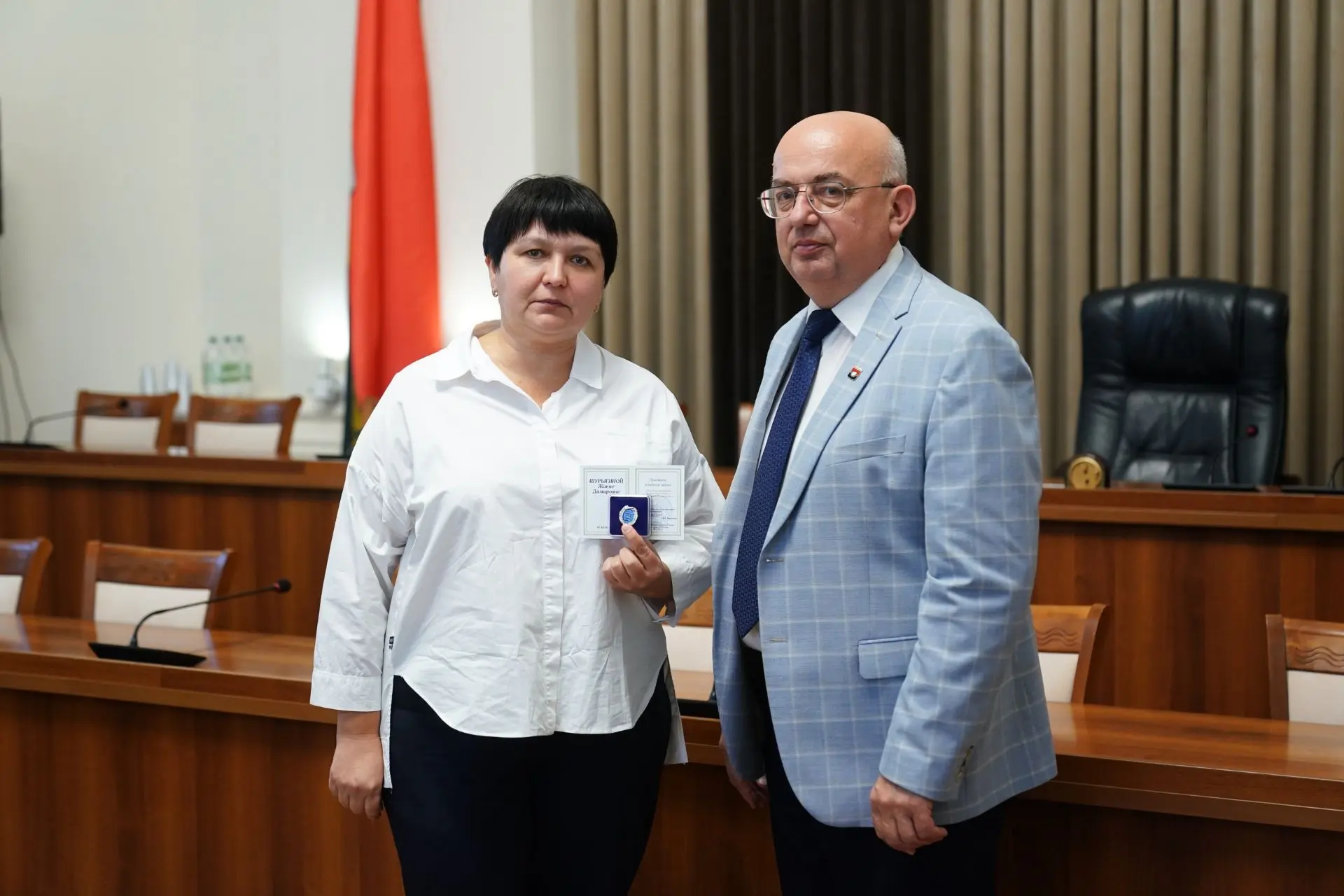 ✨Поздравляем нашего воспитателя с высокой наградой!