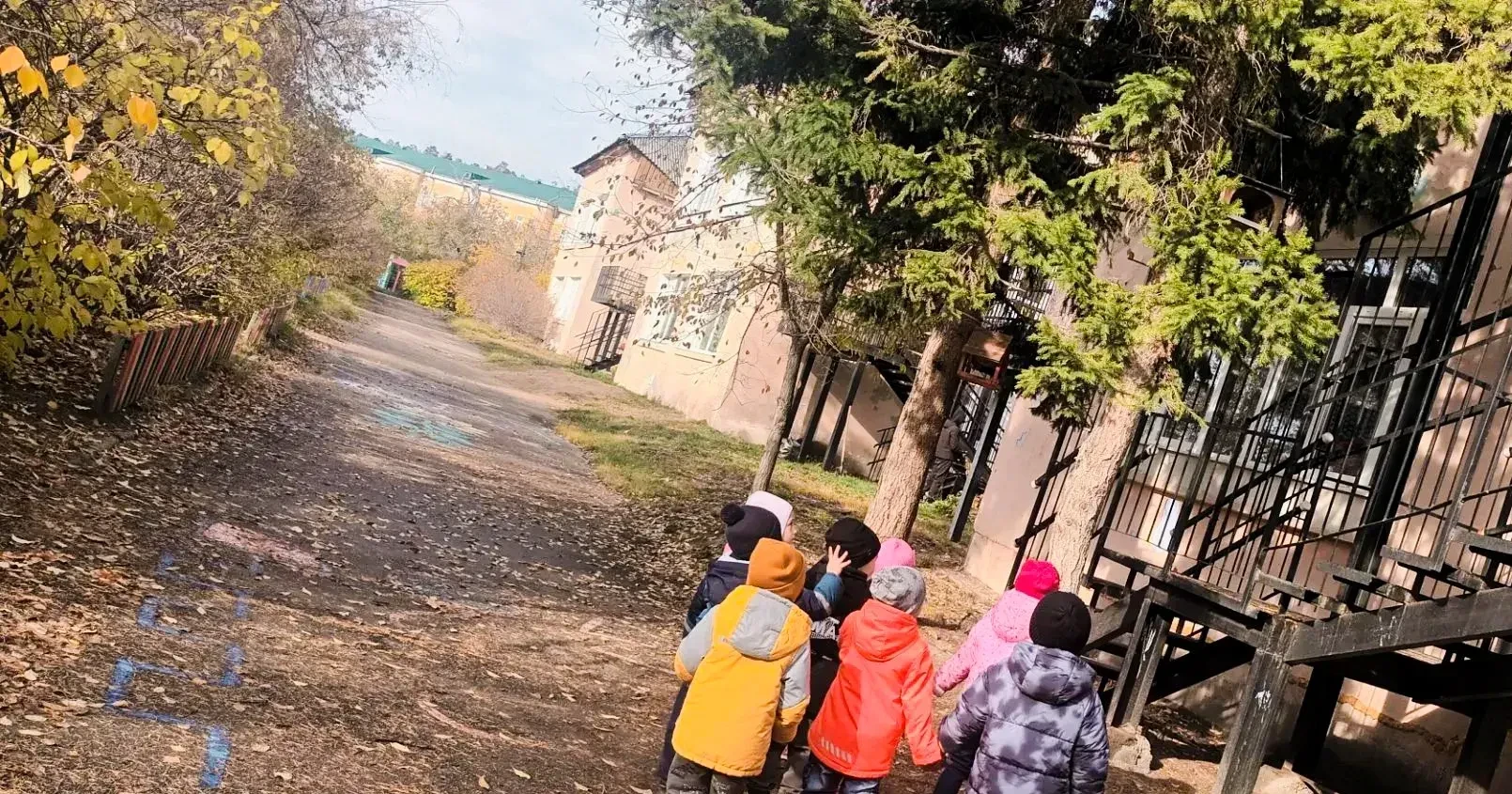 Познавательный квест :"Путешествие в осенний лес" в группе №12.