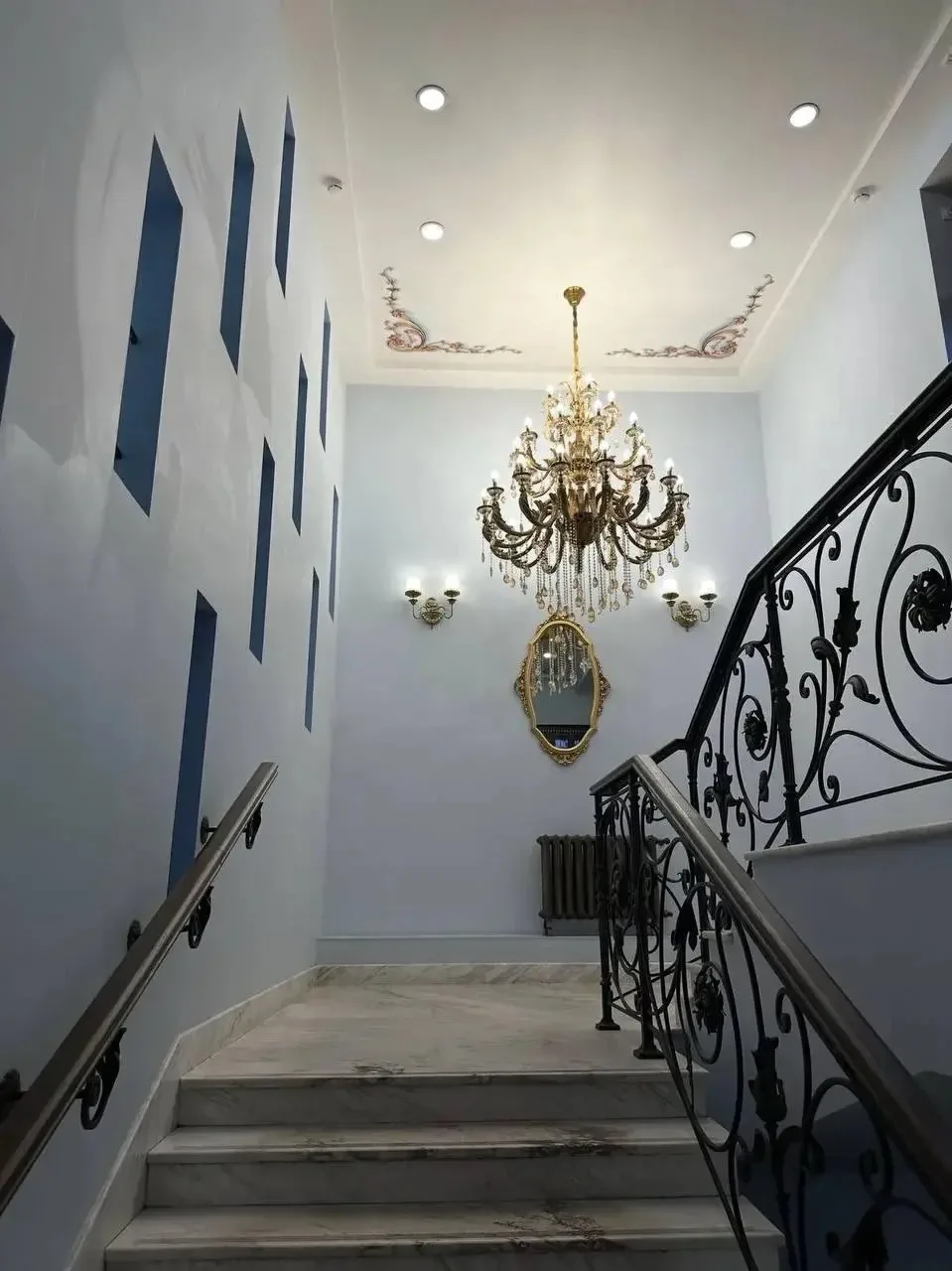 😍 Как великолепно выглядит старейшая аптека в Петербурге