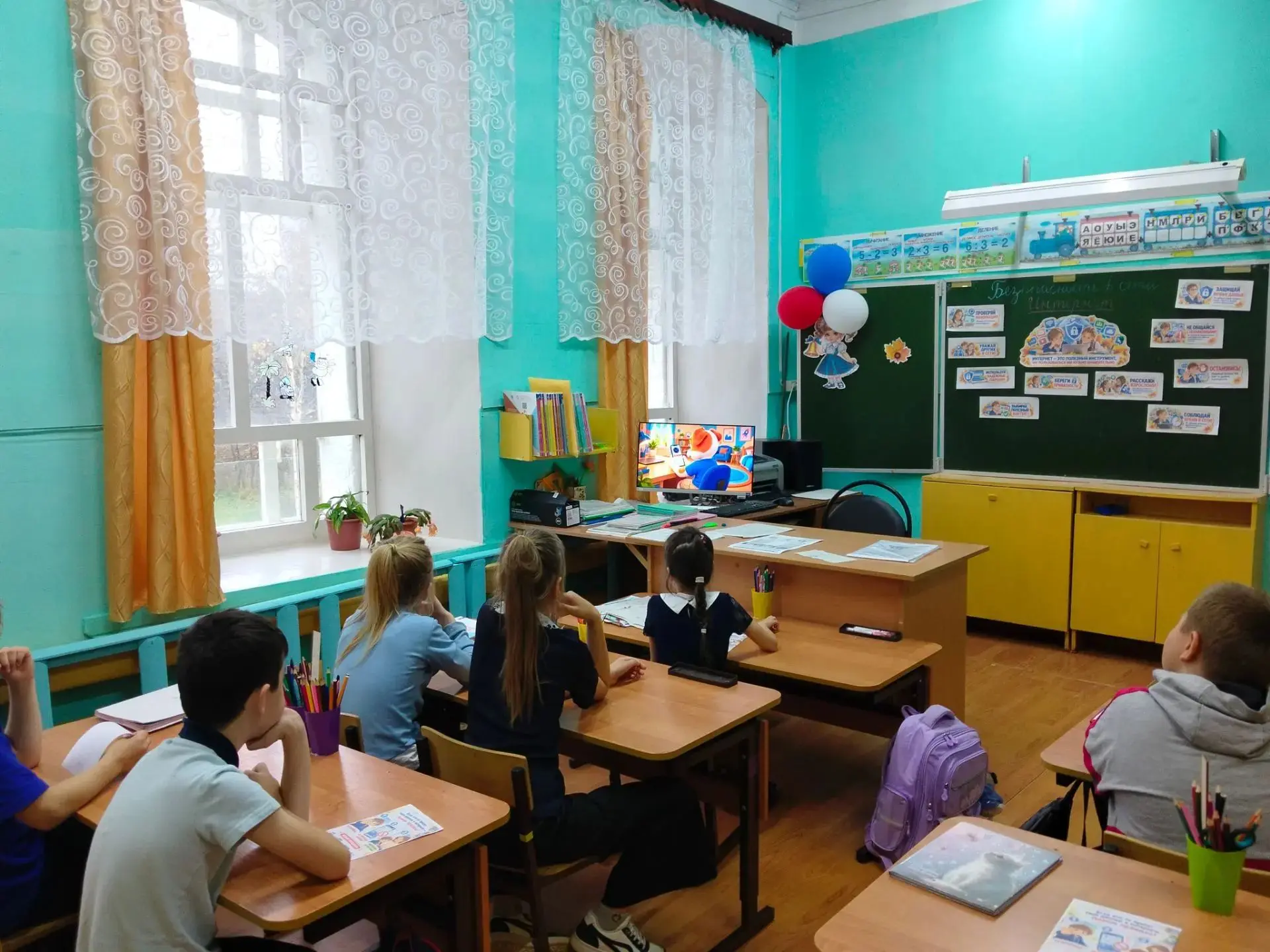 Сегодня в нашей школе состоялась традиционная торжественная линейка, открывающая новую ...