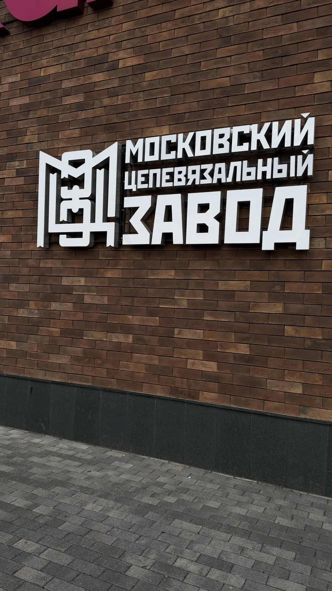 Девчата , своим Красоткам берем серьги - серебро с бриллиантами 😻 можно уже подарками ...