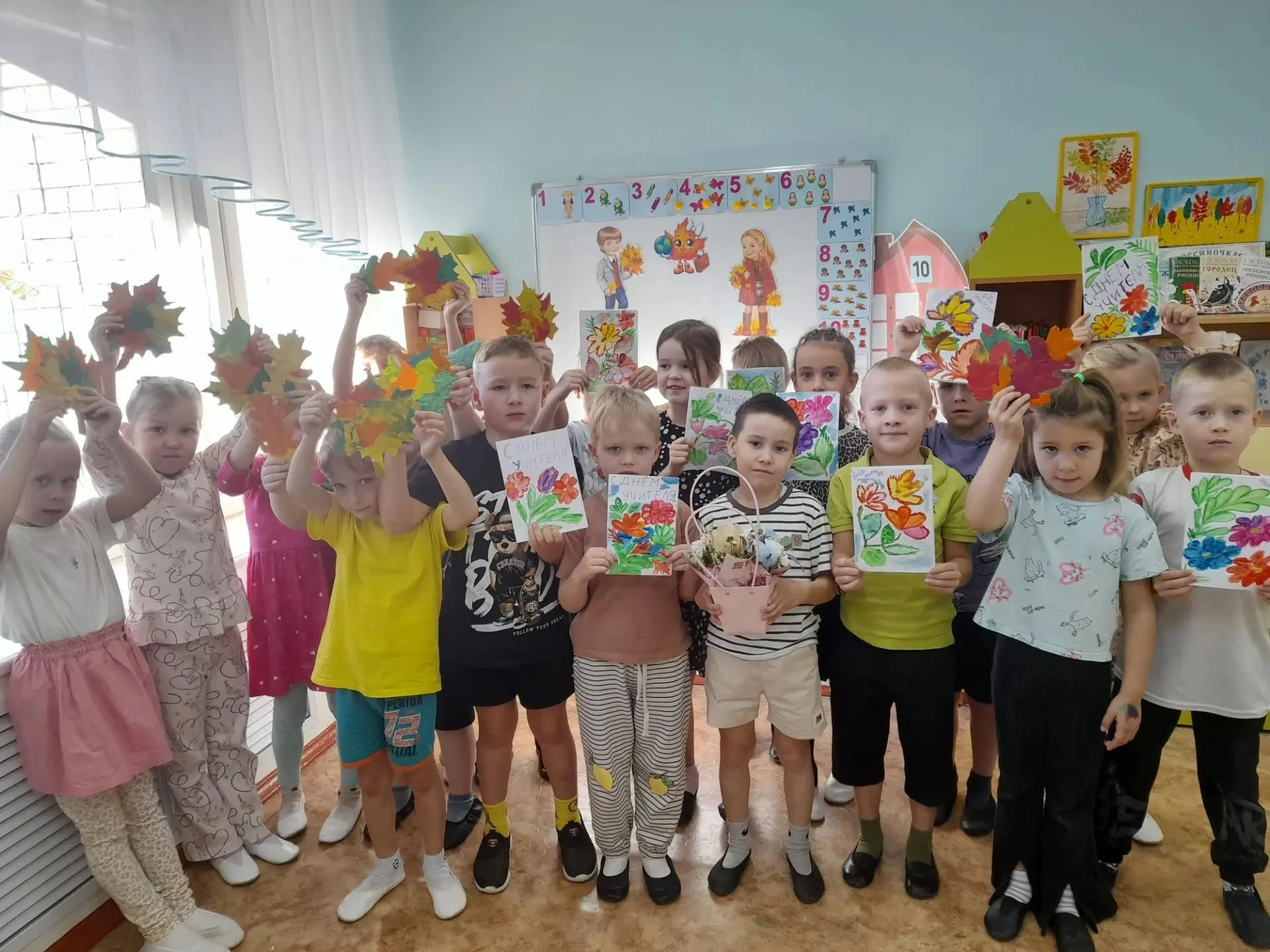 5 октября — День учителя! 🎉 Ребята из подготовительной группы №12 не остались в сторон...