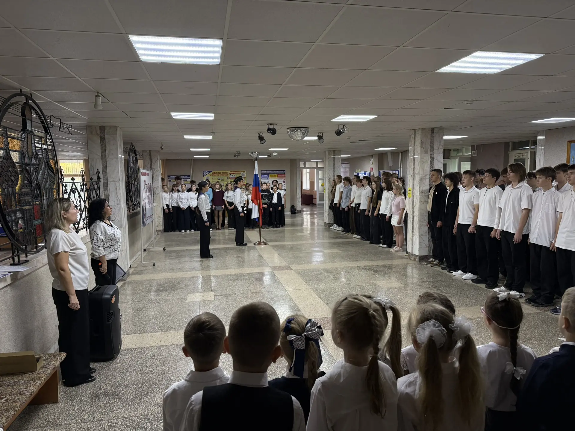 🇷🇺 Начало недели в нашей школе