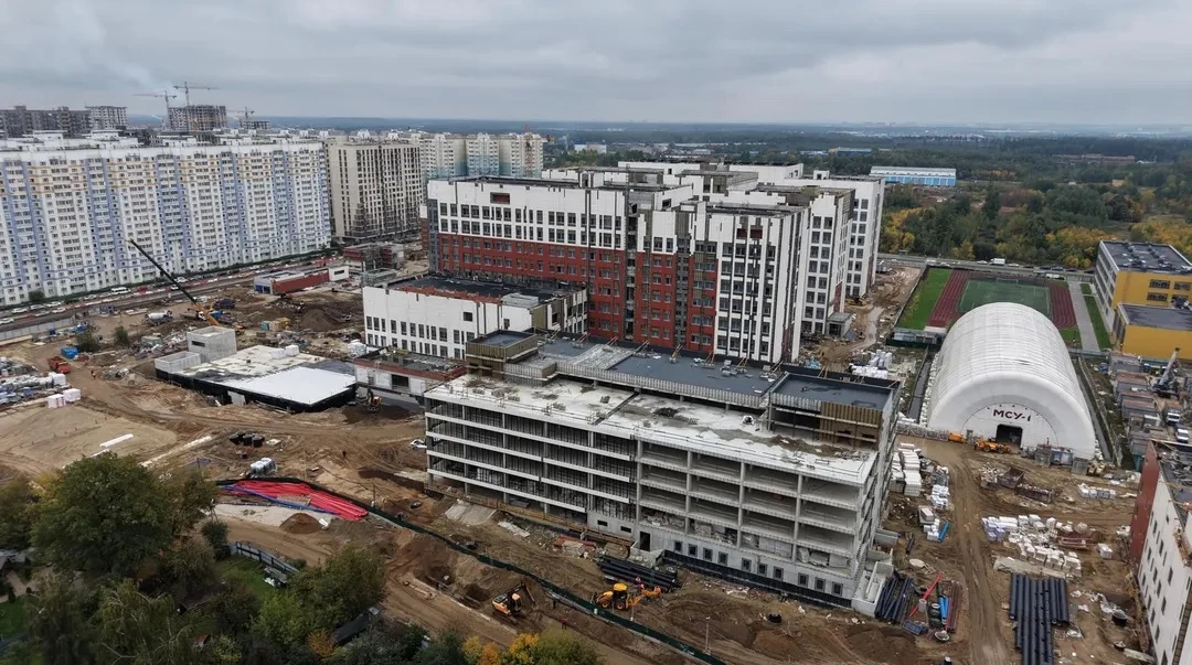 В новой больнице в Ольгино начался новый этап работ