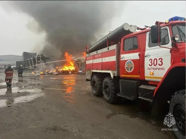 🔥 Склад полыхал под Люберцами — пожарных подняли по тревоге ранним утром