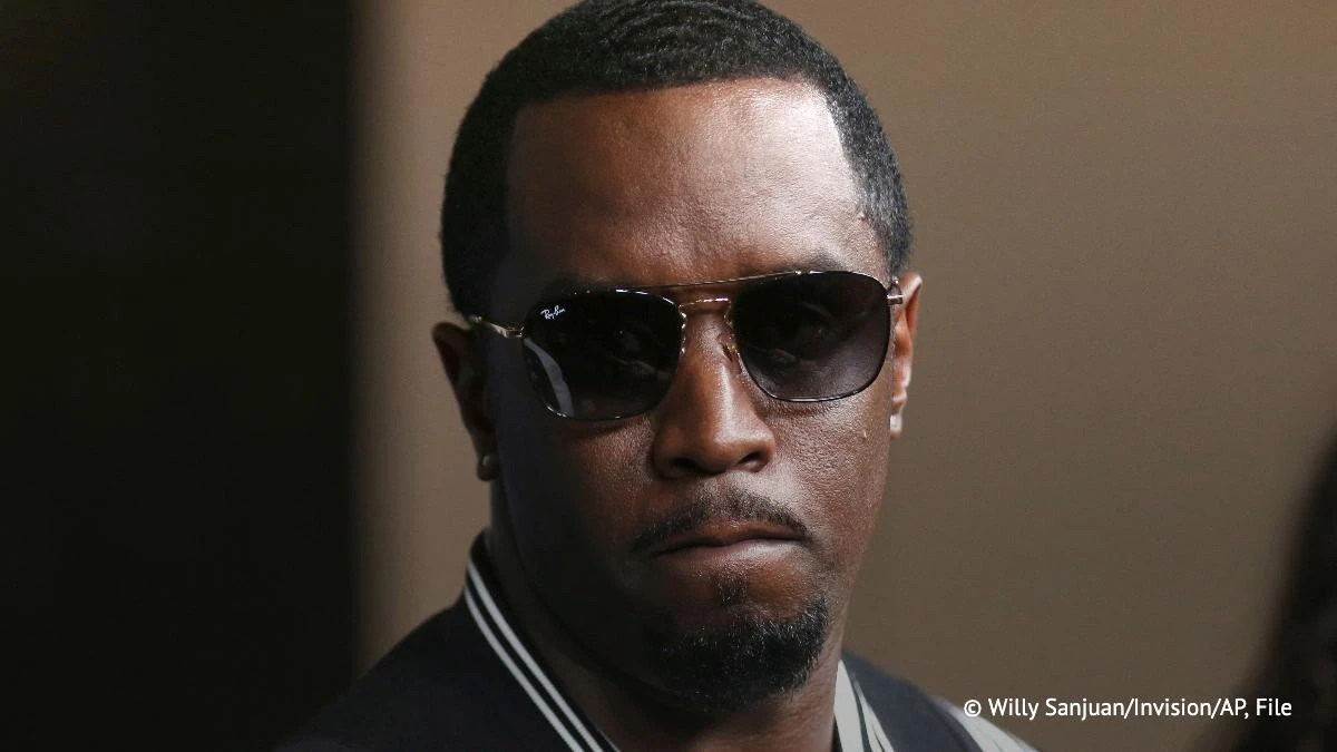 Рэпера P. Diddy увезли из тюрьмы на скорой с травмой головы. Об этом сообщил портал TMZ...