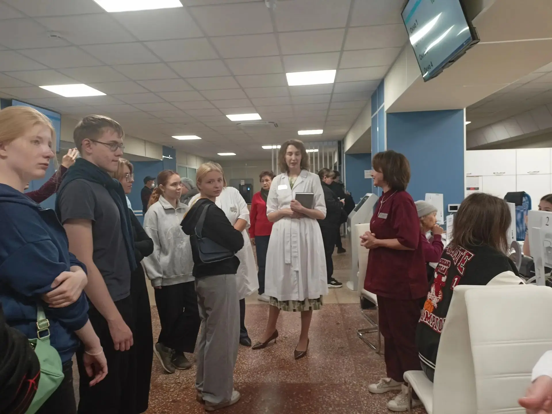 🏥 «Люди в белых халатах с горящими глазами»: как прошла экскурсия у химико-биологическ...