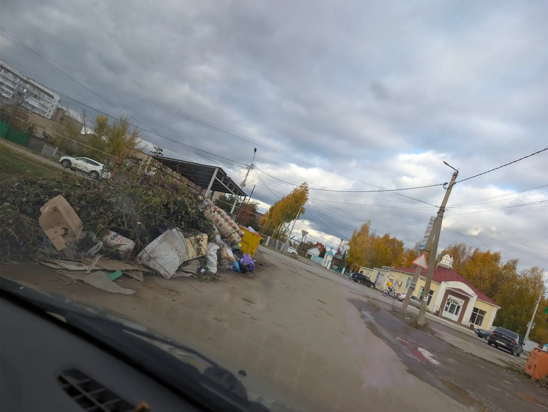 Одним спасибо за мусорную реформу, которая превратило касево в одну большую помойку, вт...