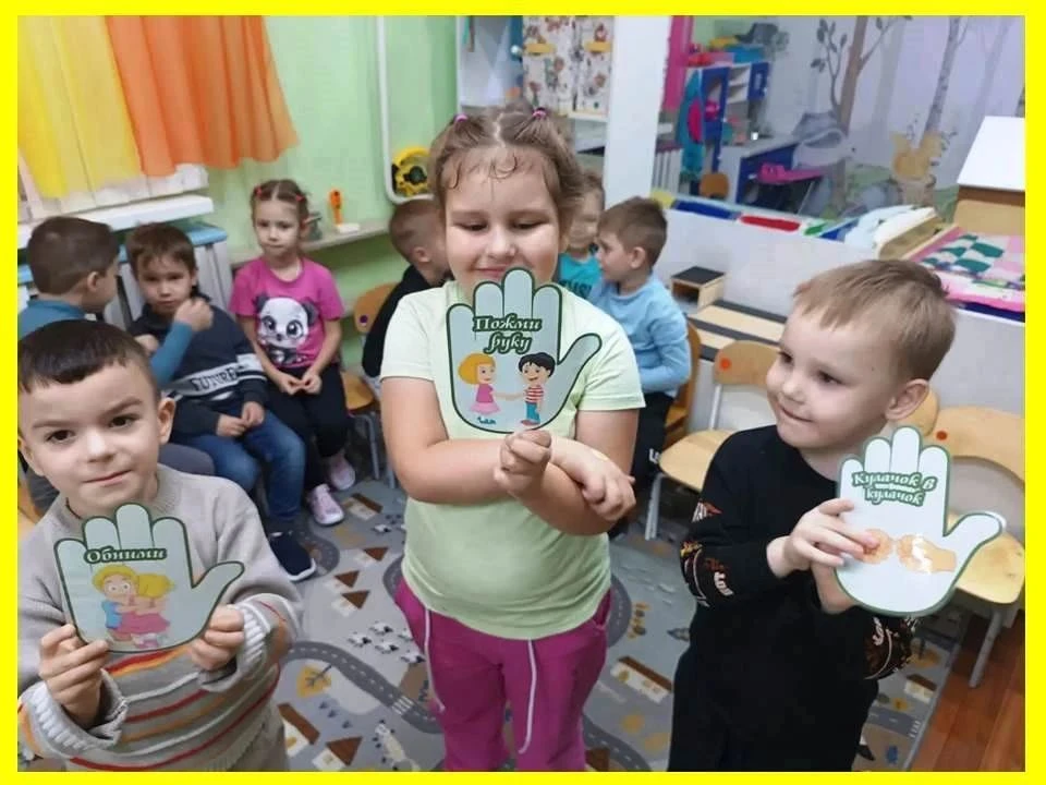 🗣️ Вежливые слова плюс добрые жесты — вот что делает общение по‑настоящему тёплым.