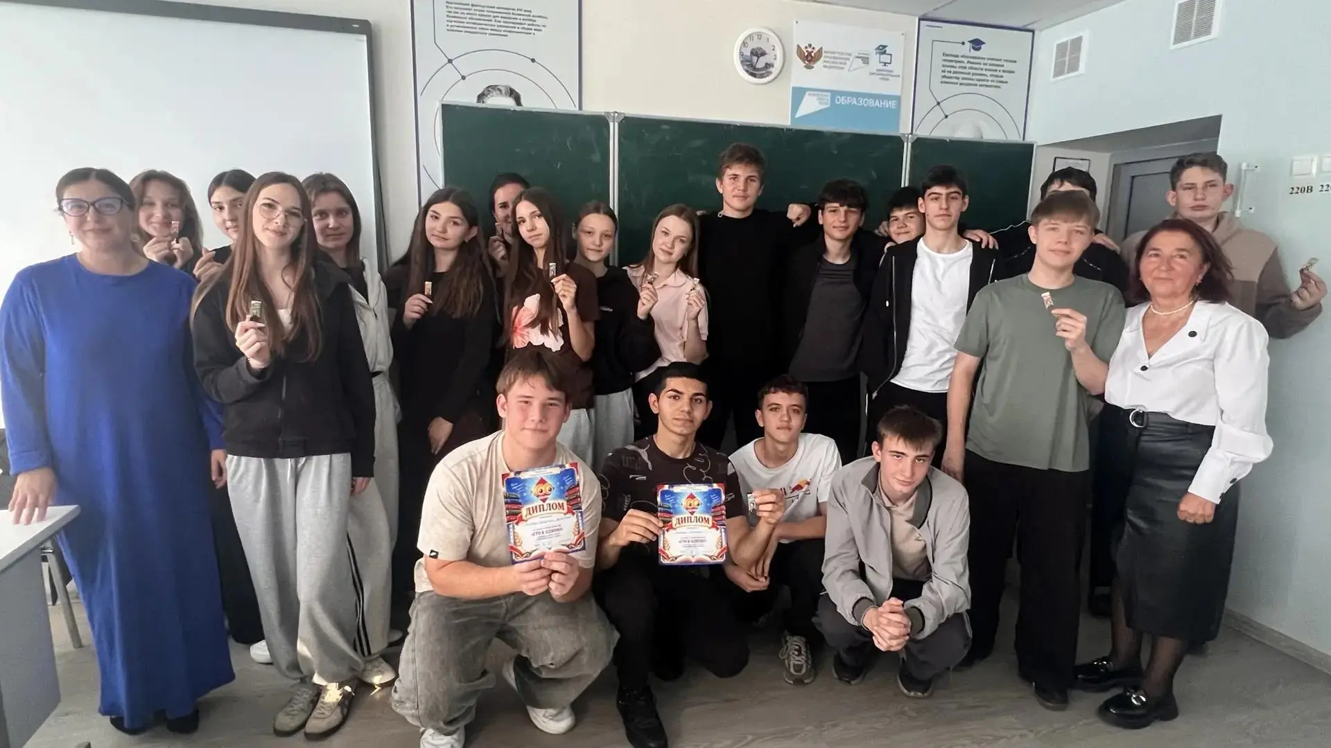🎉 В стенах Тарасовской СОШ №2 прошла увлекательная литературная игра «Сто к одному» 🤩...