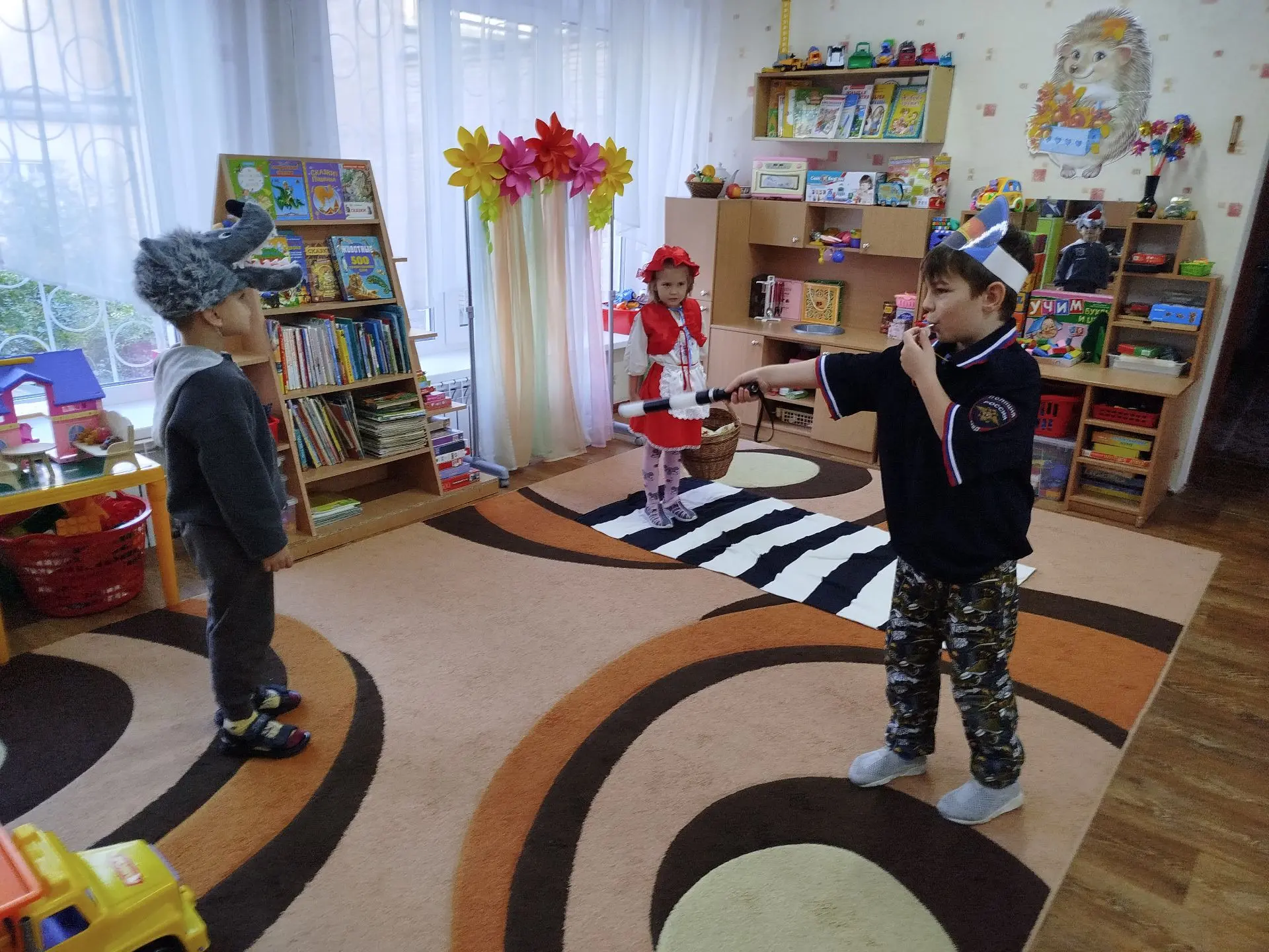 🧺 «Красная Шапочка и Серый волк»: учим ПДД весело и с пользой в группе «Дюймовочка»! �...