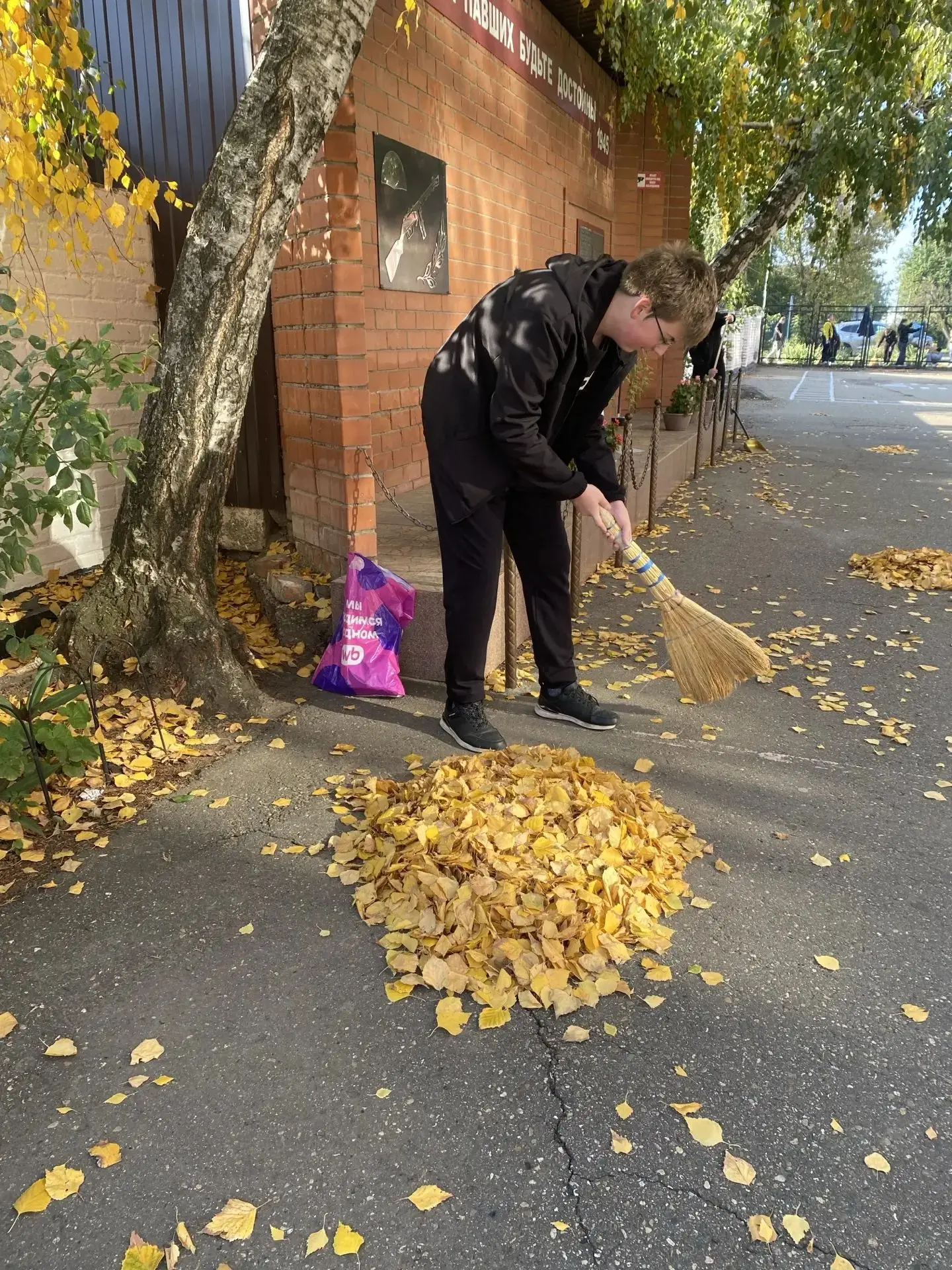 📍📍📍Сегодня в нашей школе прошел ежегодный традиционный субботник по уборке пришкольн...