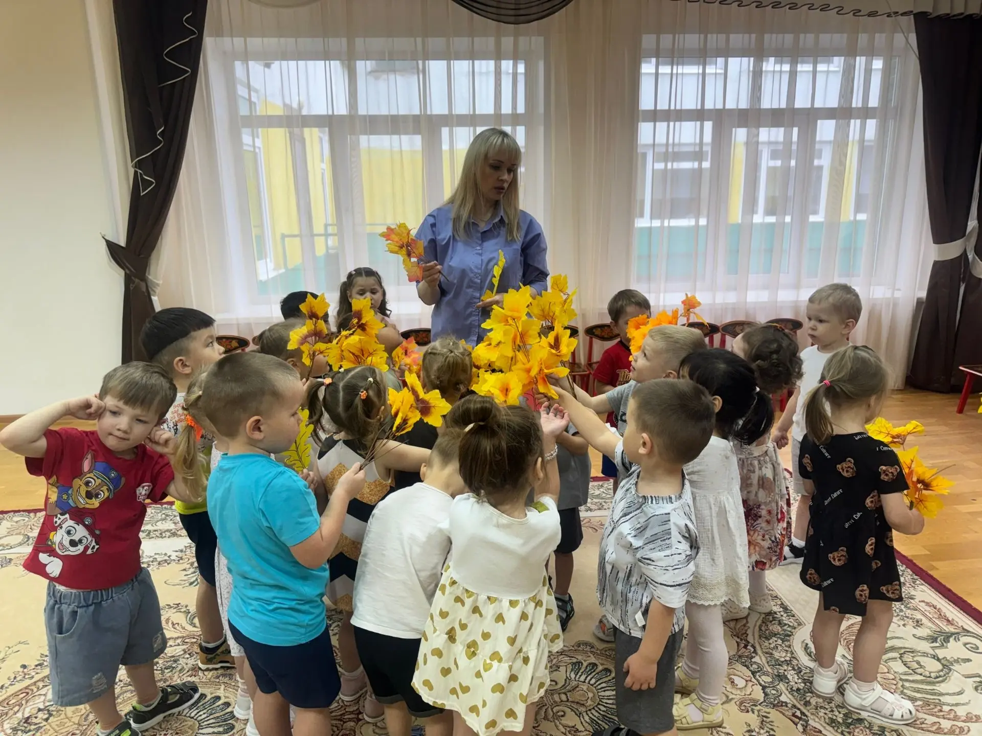 🎼С нетерпением и блеском в глазах ребята бегут на занятия к музыкальному руководителю ...