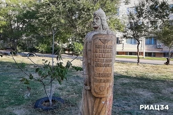 🪵 Волгоградский скульптор создаёт новые деревянные арт-объекты